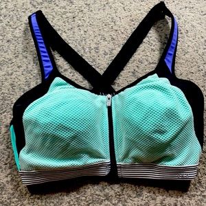 VS Knockout Sports Bra 36C